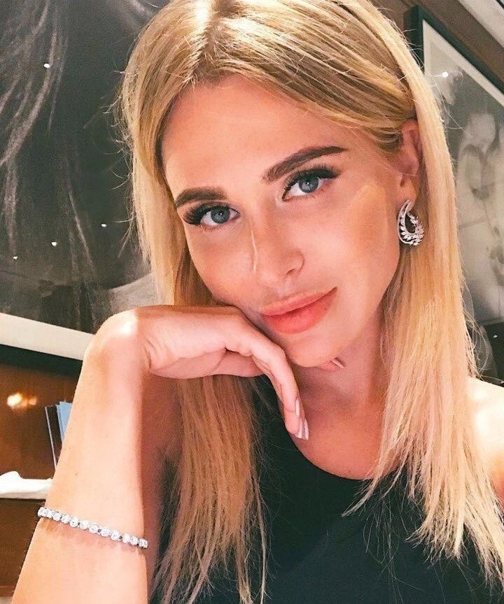 Карина привлекальеная девушка из Алчевска цена от 3500 руб