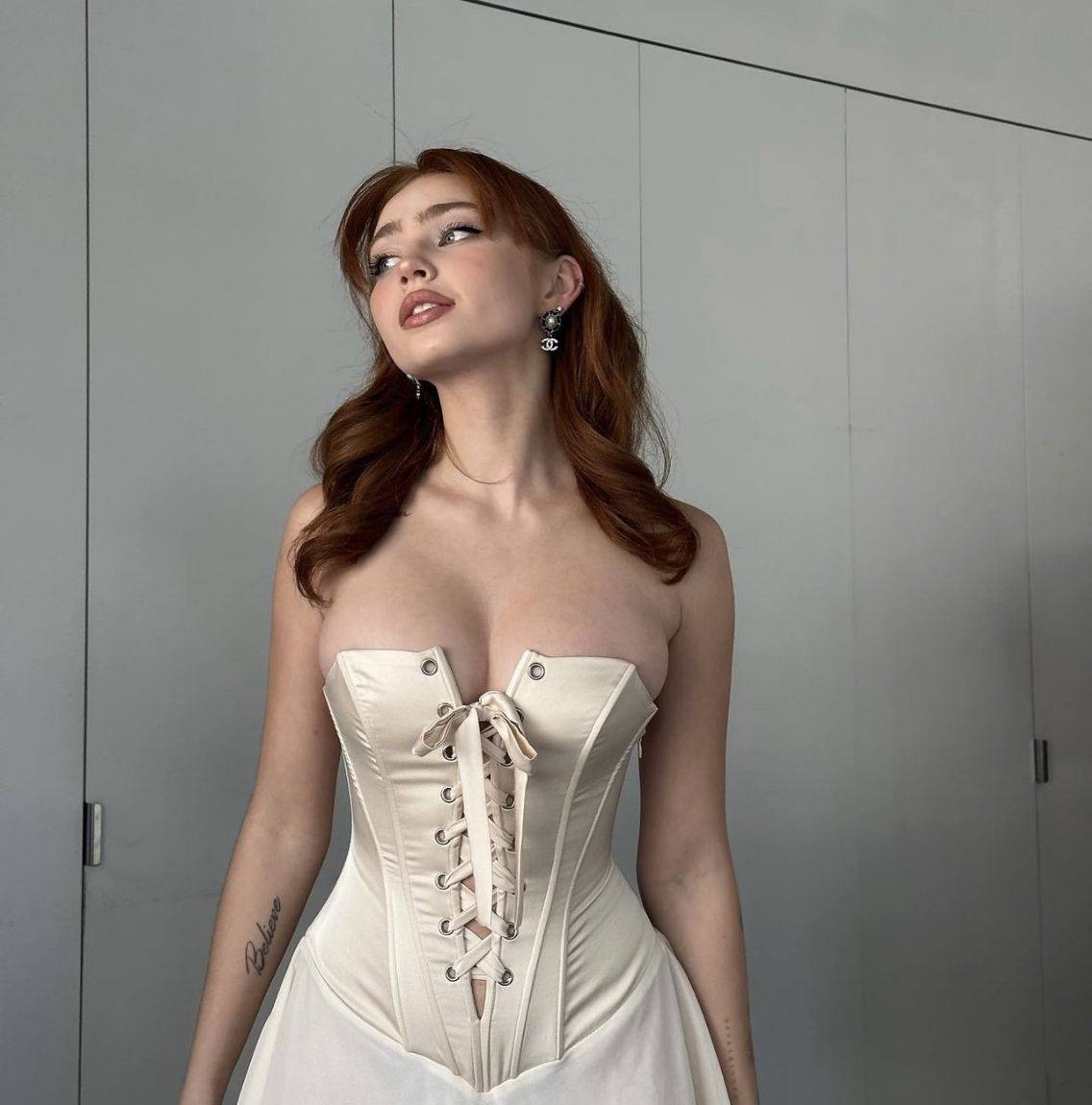 Анита привлекальеная девушка из Алчевска цена от 3000 руб