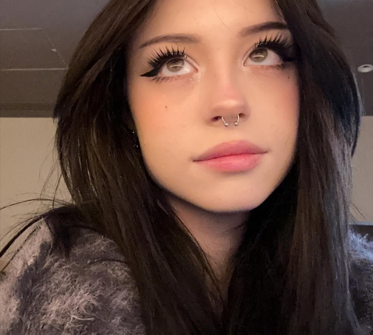 Яночка привлекальеная девушка из Алчевска цена от 6000 руб