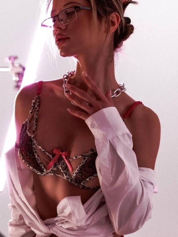 Мила привлекательная девушка из Алчевска цена от 6000 руб